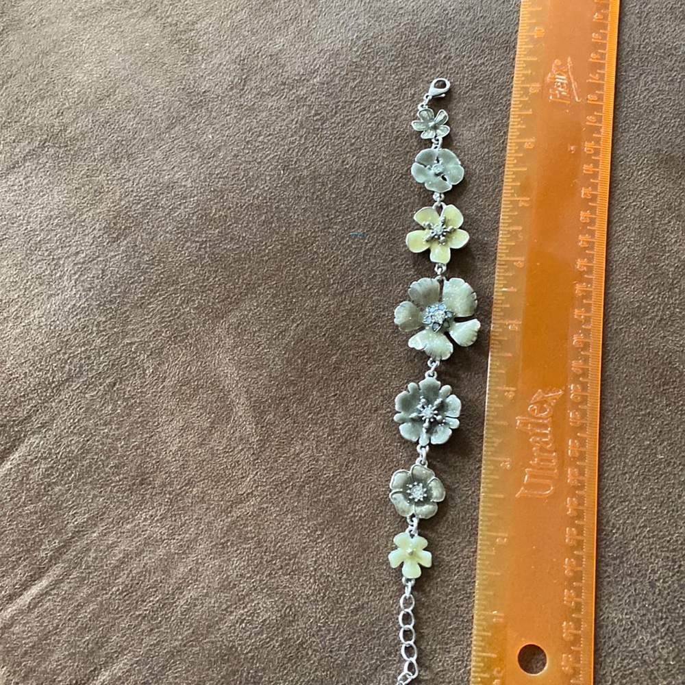 Gray flower bracelet